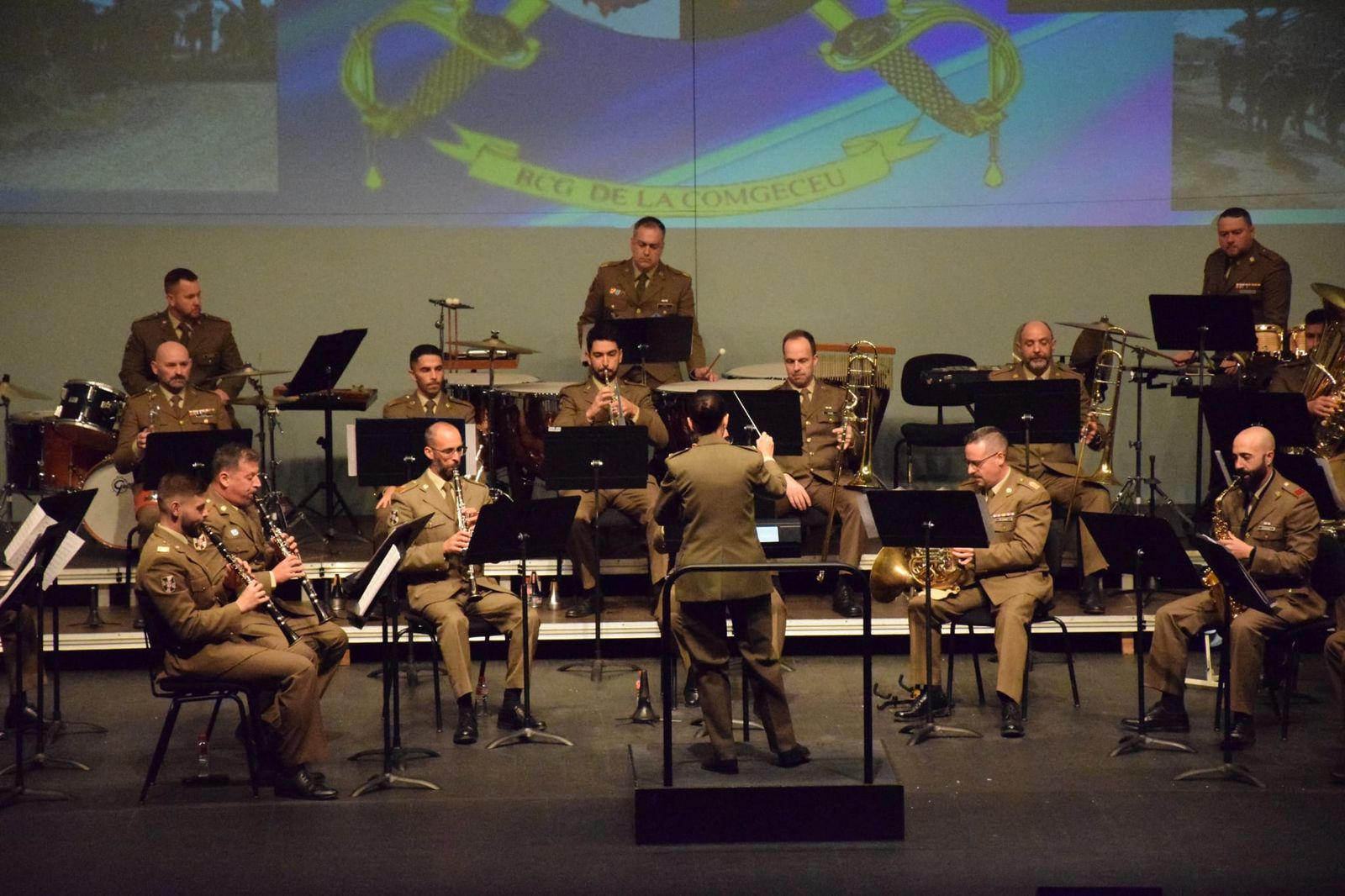 El Revellín vibra con la Banda de Música de la Comandancia