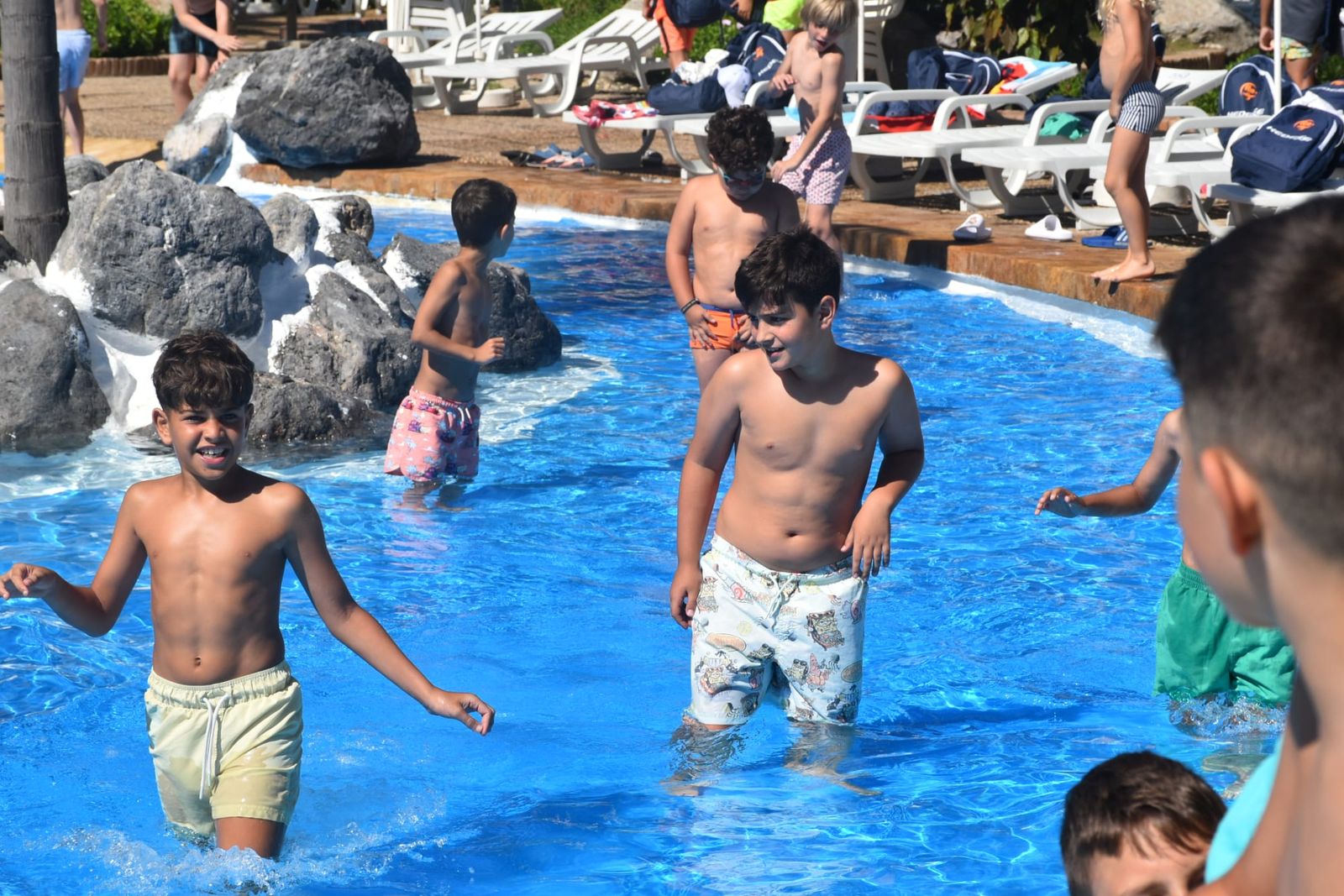 El Campus de Verano Emilio Cózar disfruta de una refrescante jornada en el Parque Marítimo