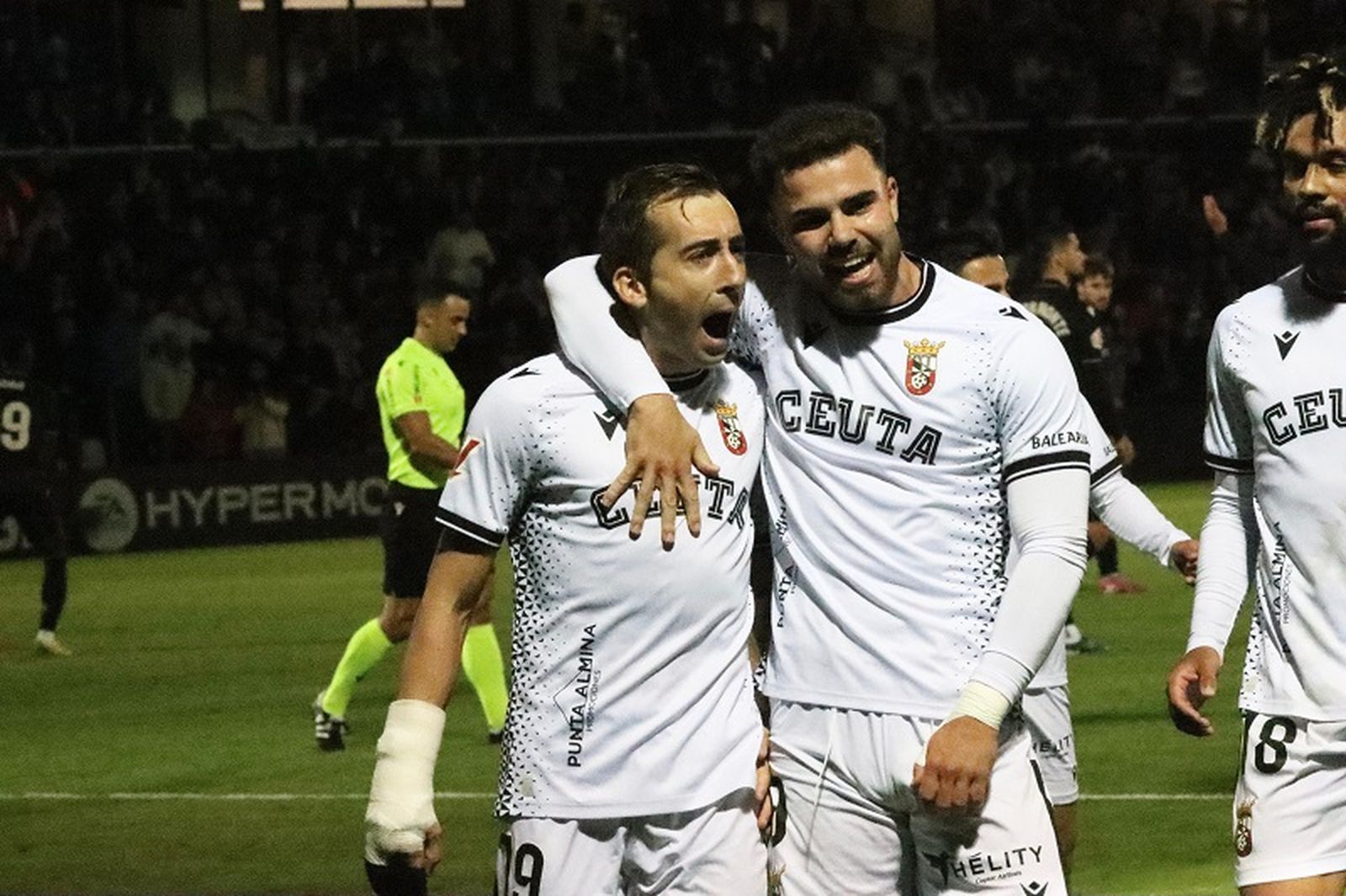 Rubén Díez celebra el gol del triunfo