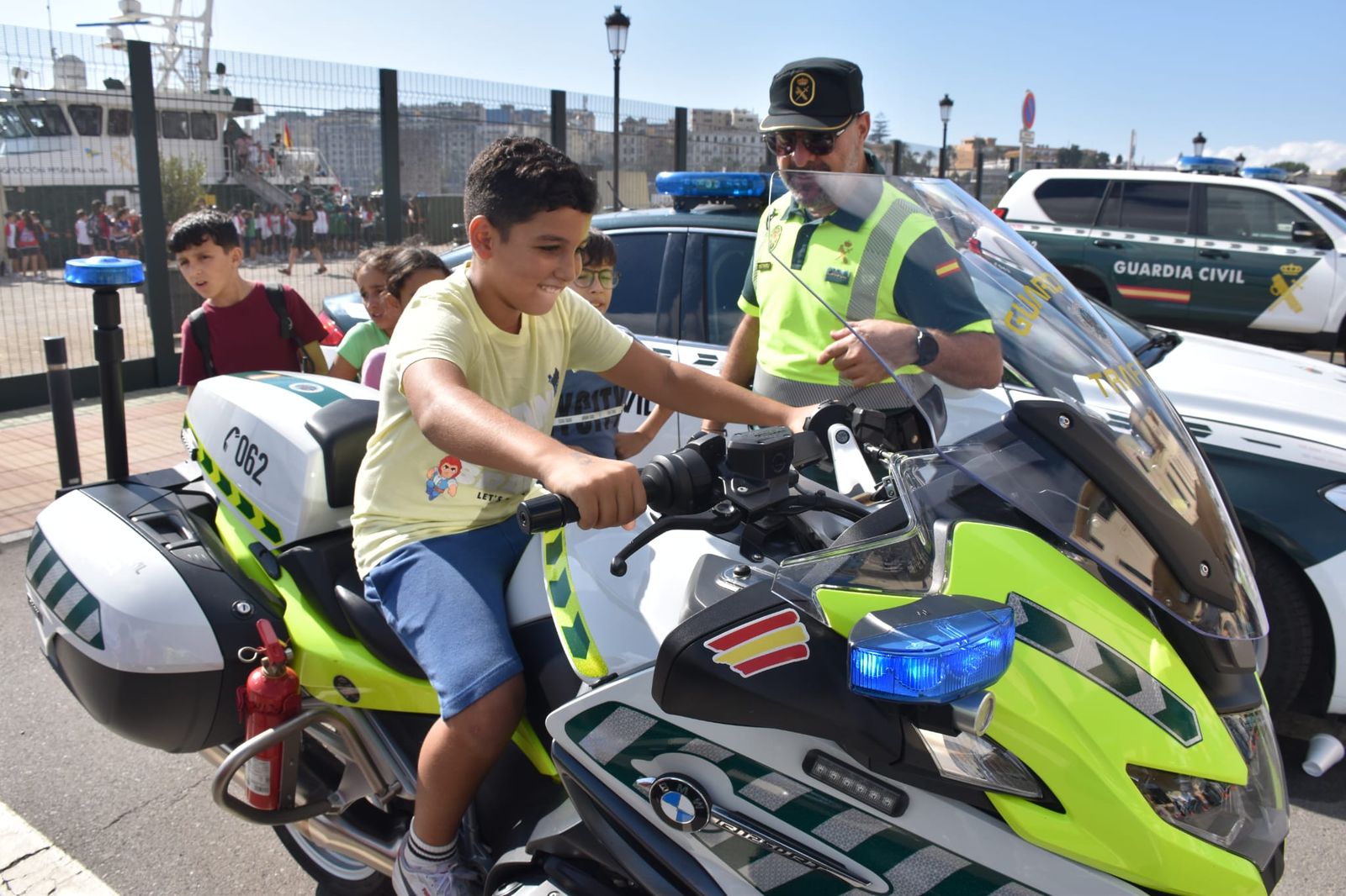 La Guardia Civil muestra sus medios a los escolares