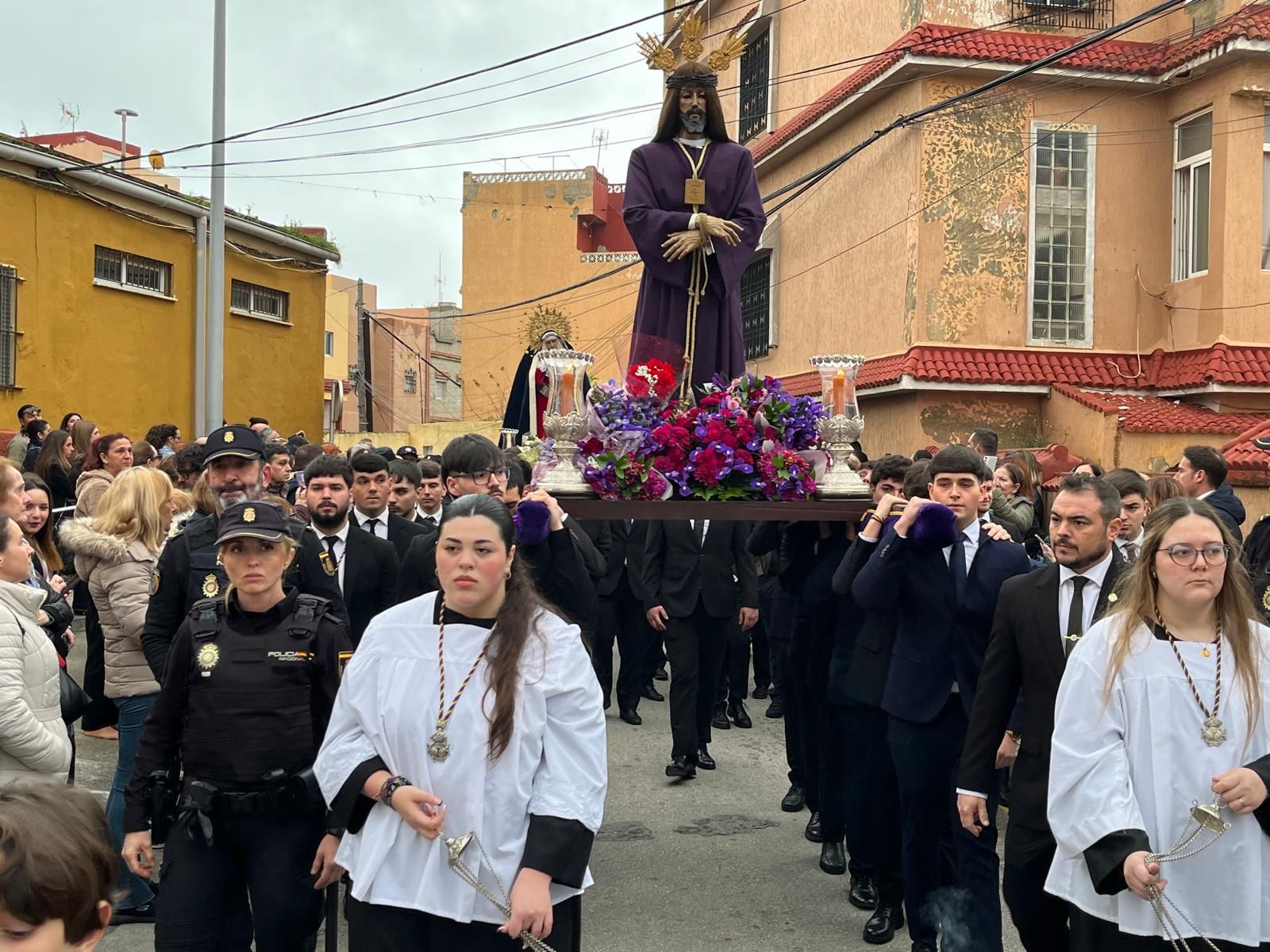 Así está siendo el traslado del Medinaceli y su Madre desde la barriada del Príncipe