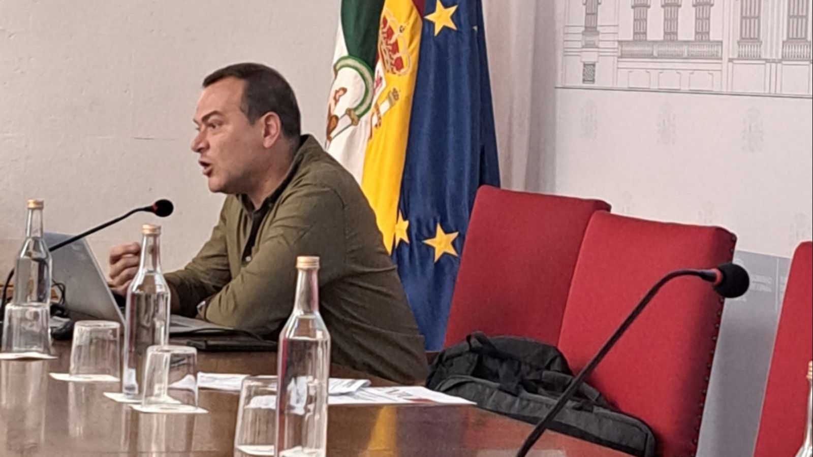 El jefe de Gabinete de la Delegación del Gobierno en Ceuta subraya la importancia de la cooperación entre administraciones y organismos internacionales durante el curso desarrollado en Granada. El jefe de Gabinete de la Delegación del Gobierno en Ceuta subraya la importancia de la cooperación entre administraciones y organismos internacionales durante el curso desarrollado en Granada.