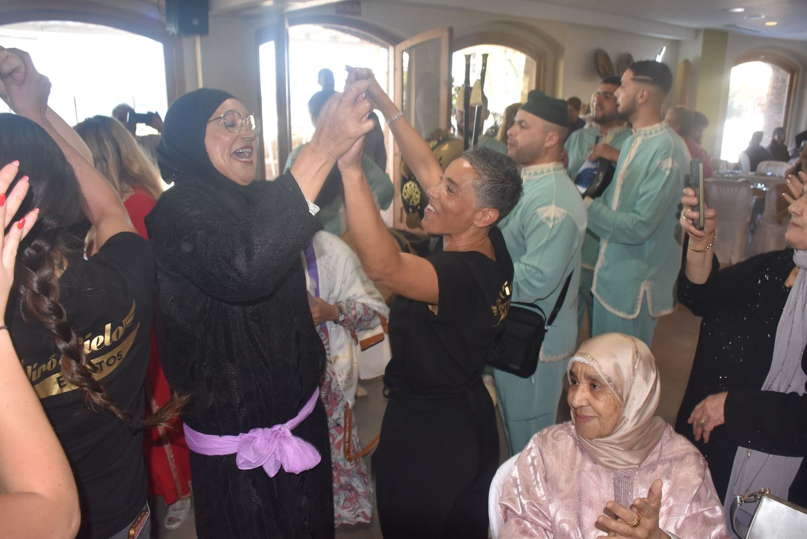La tradicional Fiesta del Sacrificio reúne a 200 mayores entre música, baile y tradición