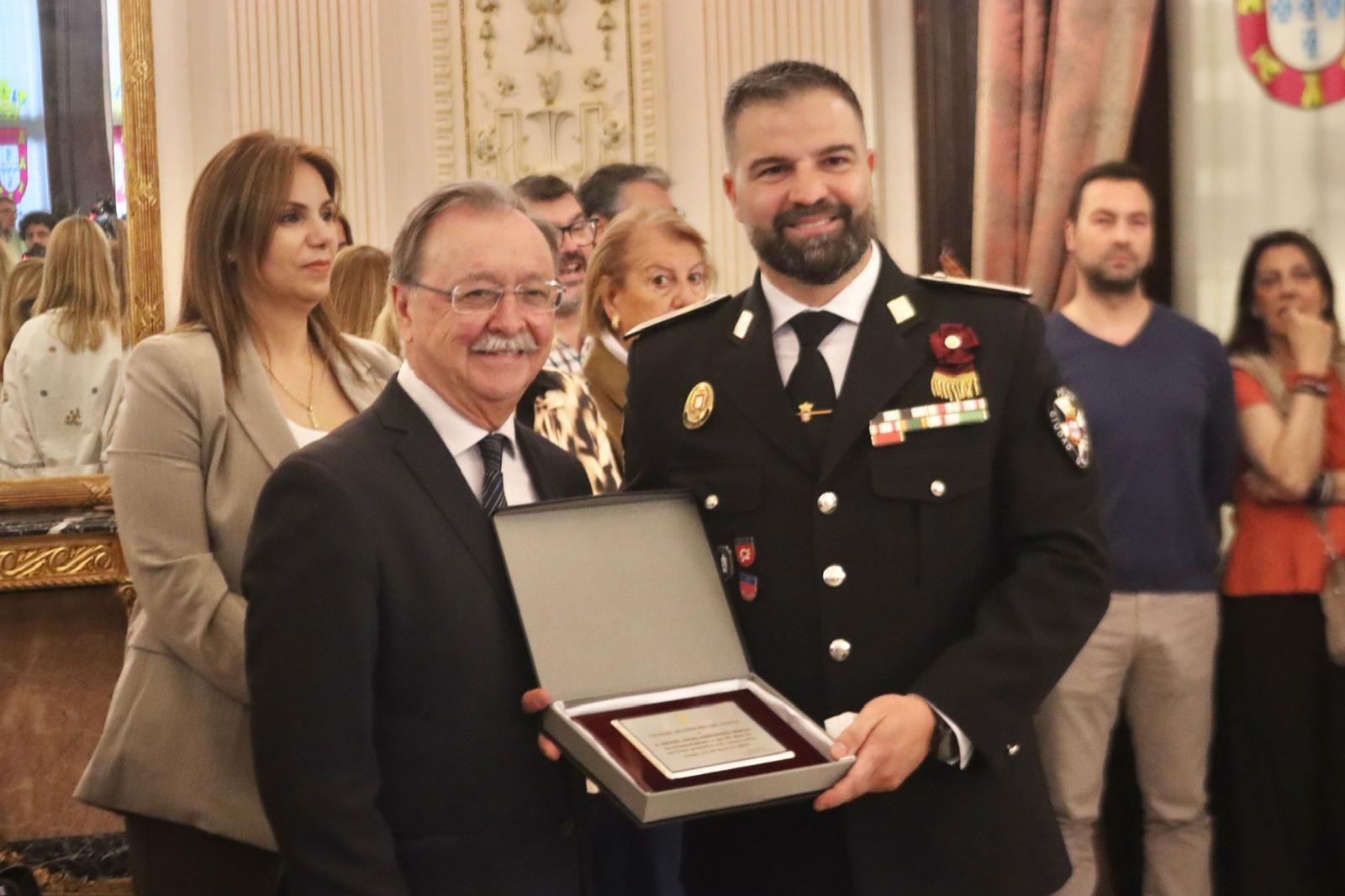 Acto de entrega de reconocimientos por el Día del Funcionario en el Salón del Trono