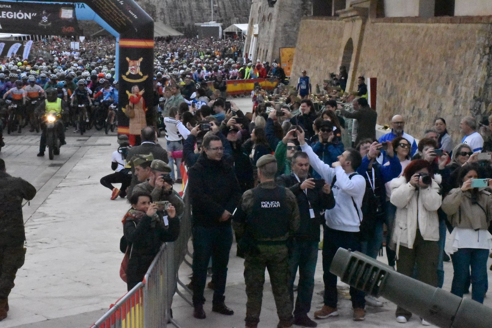 FOTOGALERÍA | Miles de corredores toman la salida en la X Cuna de la Legión: mira las imágenes