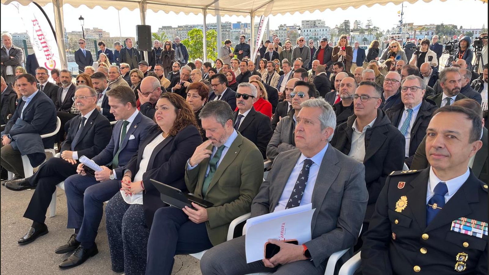 Asistentes al acto convocado por la Cámara de Comercio