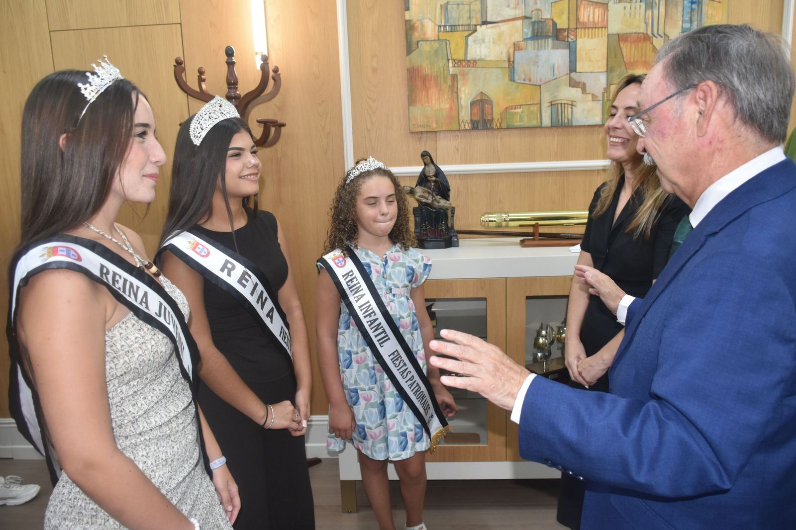 Las Reinas de las Fiestas Patronales, junto a Juan Vivas, Presidente de Ceuta
