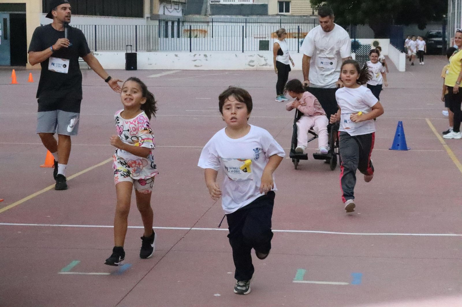 FOTOGALERÍA | Así vivieron “La Vuelta al Cole contra la leucemia infantil” en el CEIP Maestro José Acosta