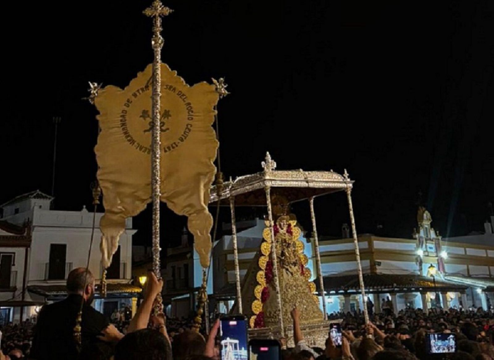 El encuentro con la Virgen del Rocío tenía lugar pasadas las 3.30 horas
