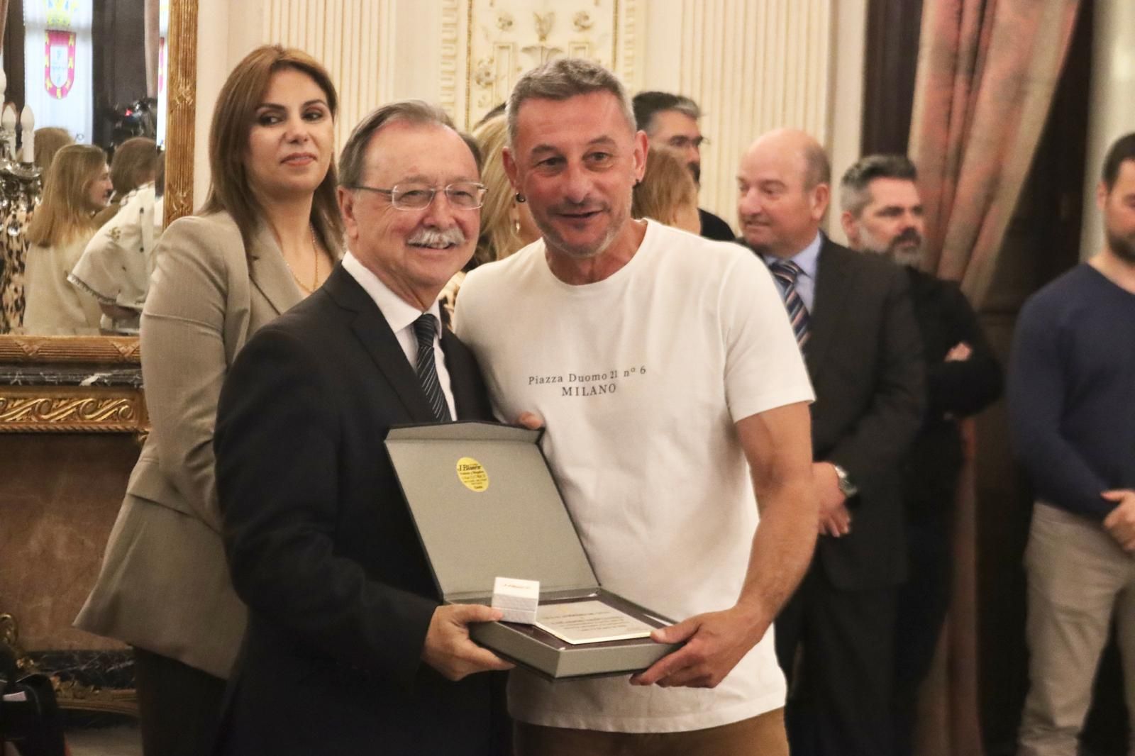 Acto de entrega de reconocimientos por el Día del Funcionario en el Salón del Trono