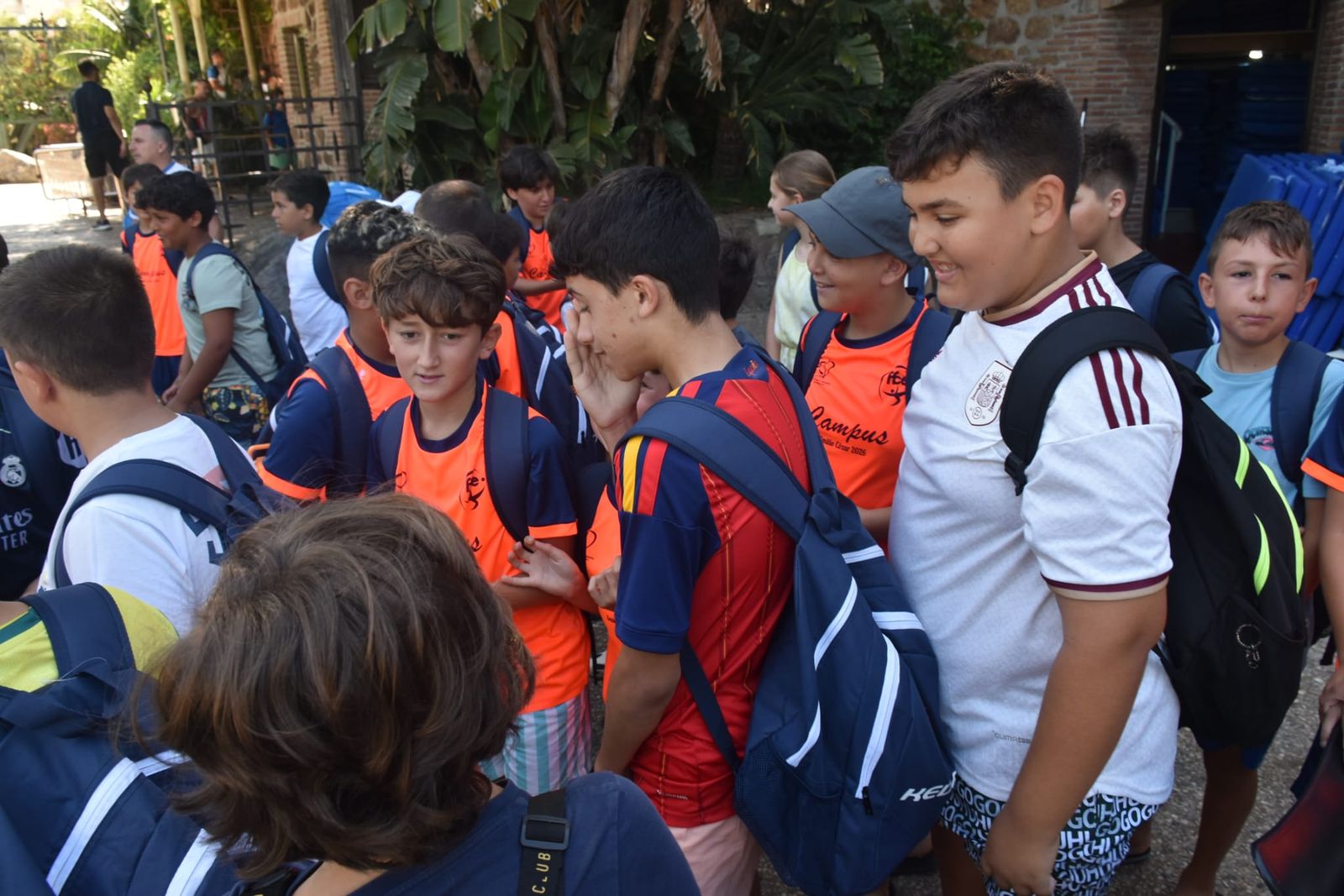 El Campus de Verano Emilio Cózar disfruta de una refrescante jornada en el Parque Marítimo