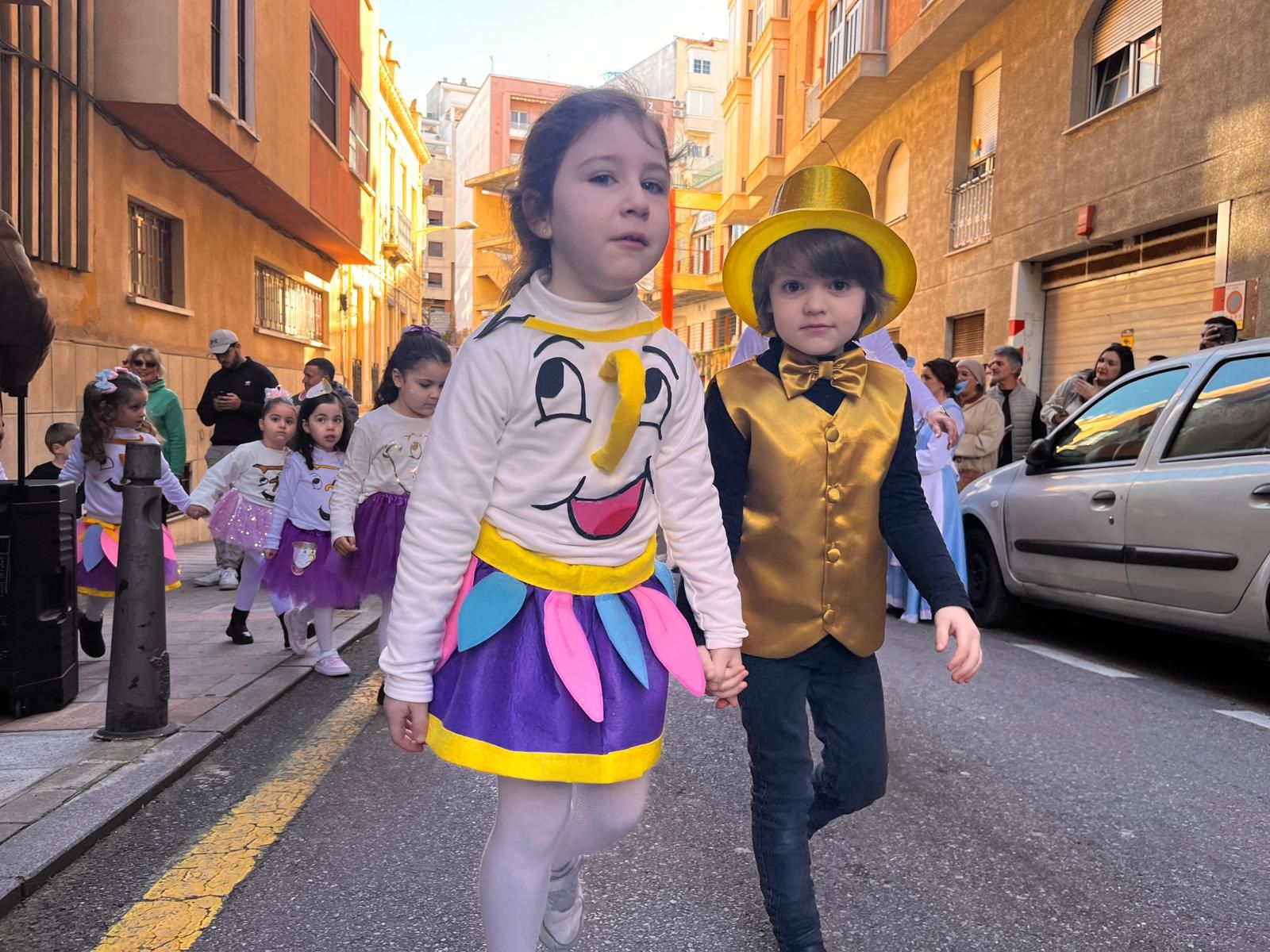 El 'Beatriz de Silva' protagoniza un pasacalles de cuento