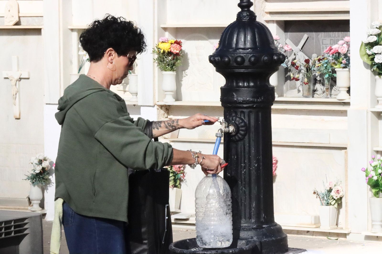 Flores y recuerdo a los difuntos en Santa Catalina Flores y recuerdo a los difuntos en Santa Catalina