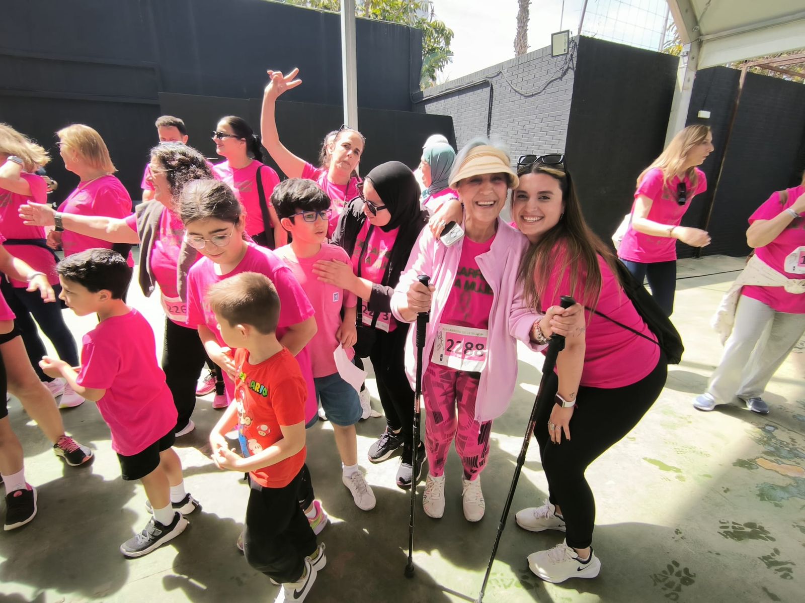 Ceuta se viste de rosa para abrazarse a la vida