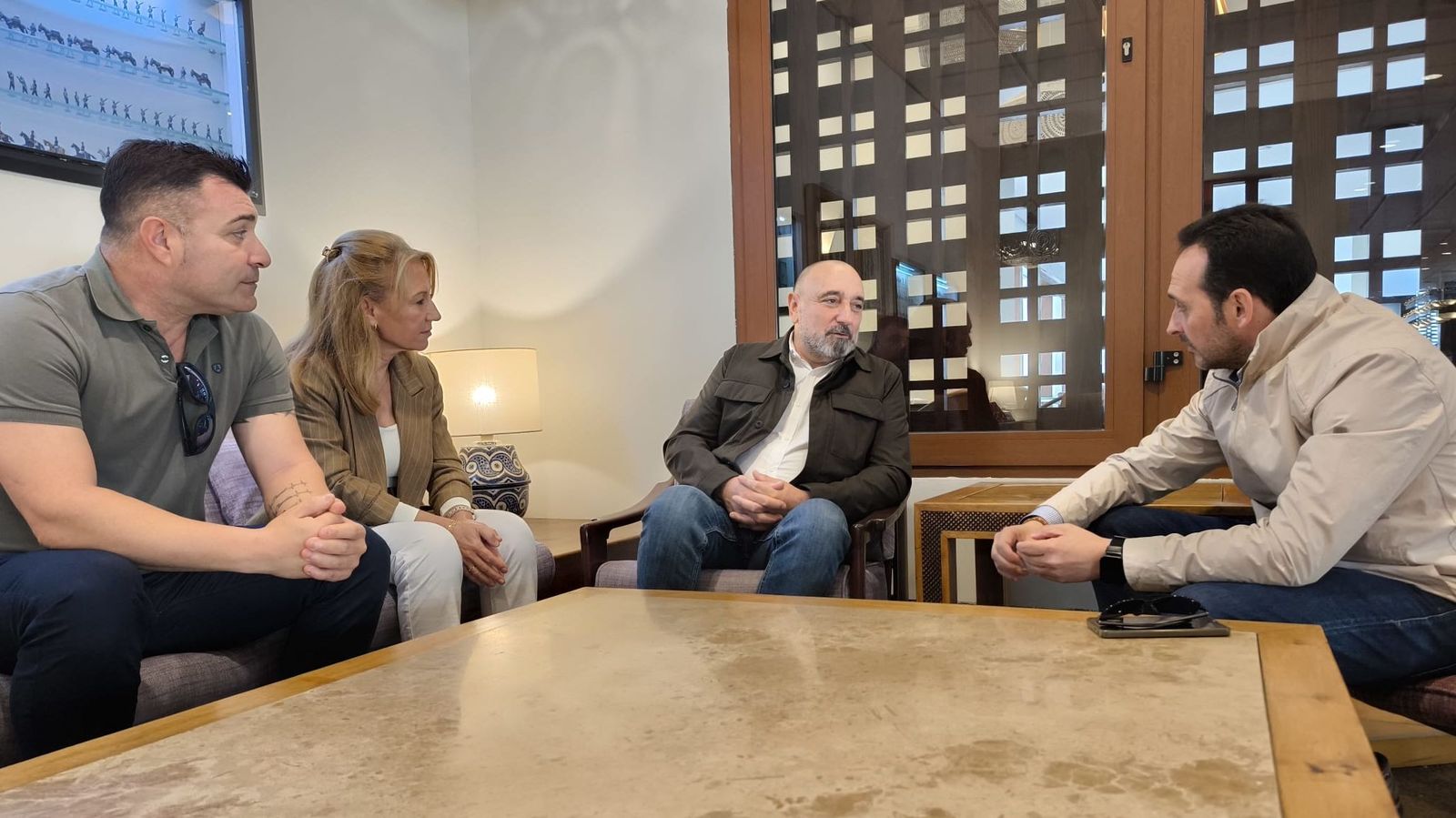 Vox recoge las demandas del CEP para los policías en Ceuta y las trasladará a las Cortes Generales