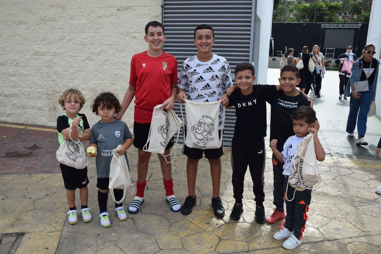 Ceuta celebra un Día de la Mochila multitudinario bajo un ambiente festivo y familiar Ceuta celebra un Día de la Mochila multitudinario bajo un ambiente festivo y familiar