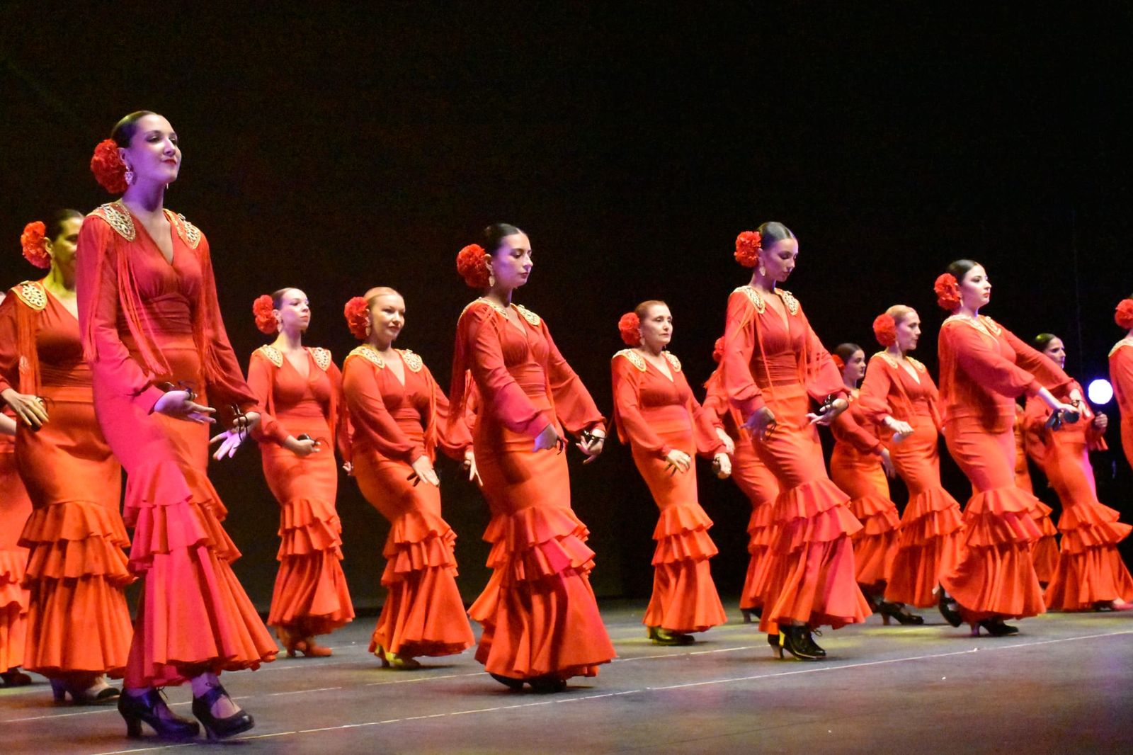 Más de cien bailarinas convierten el Revellín en un escenario de emoción y talento