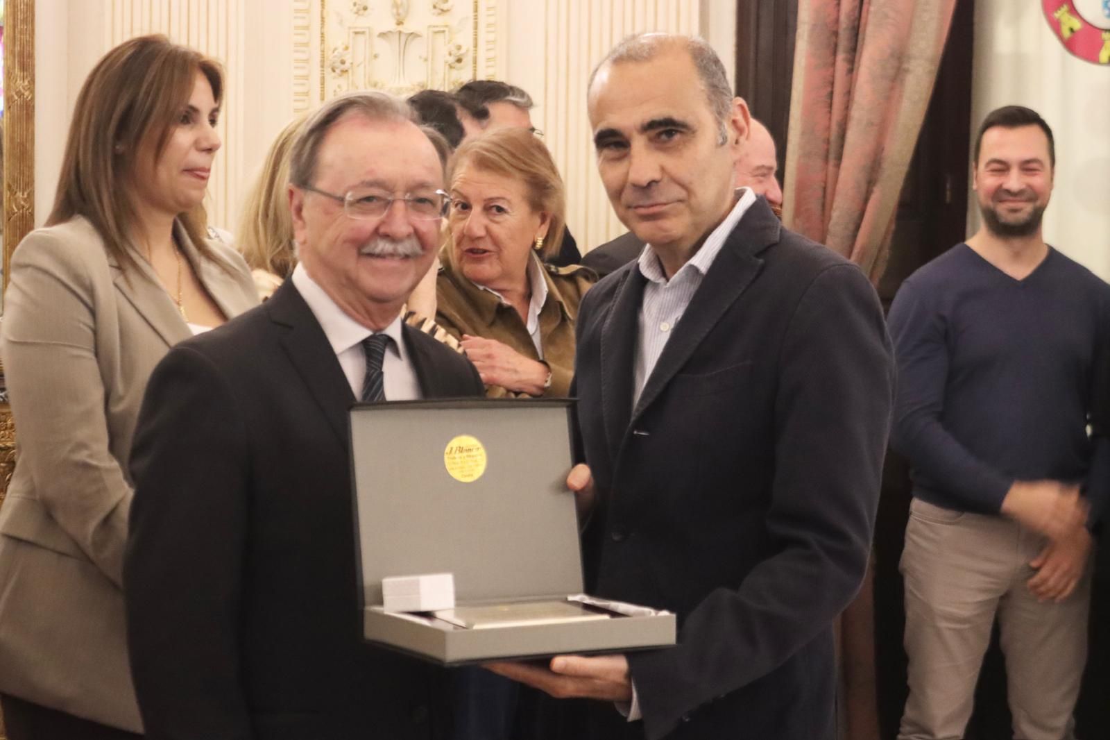 Acto de entrega de reconocimientos por el Día del Funcionario en el Salón del Trono