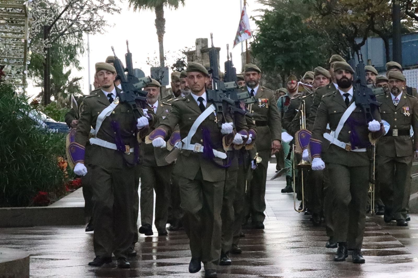 Militares durante la parada de este lunes. / FOTO REDUAN