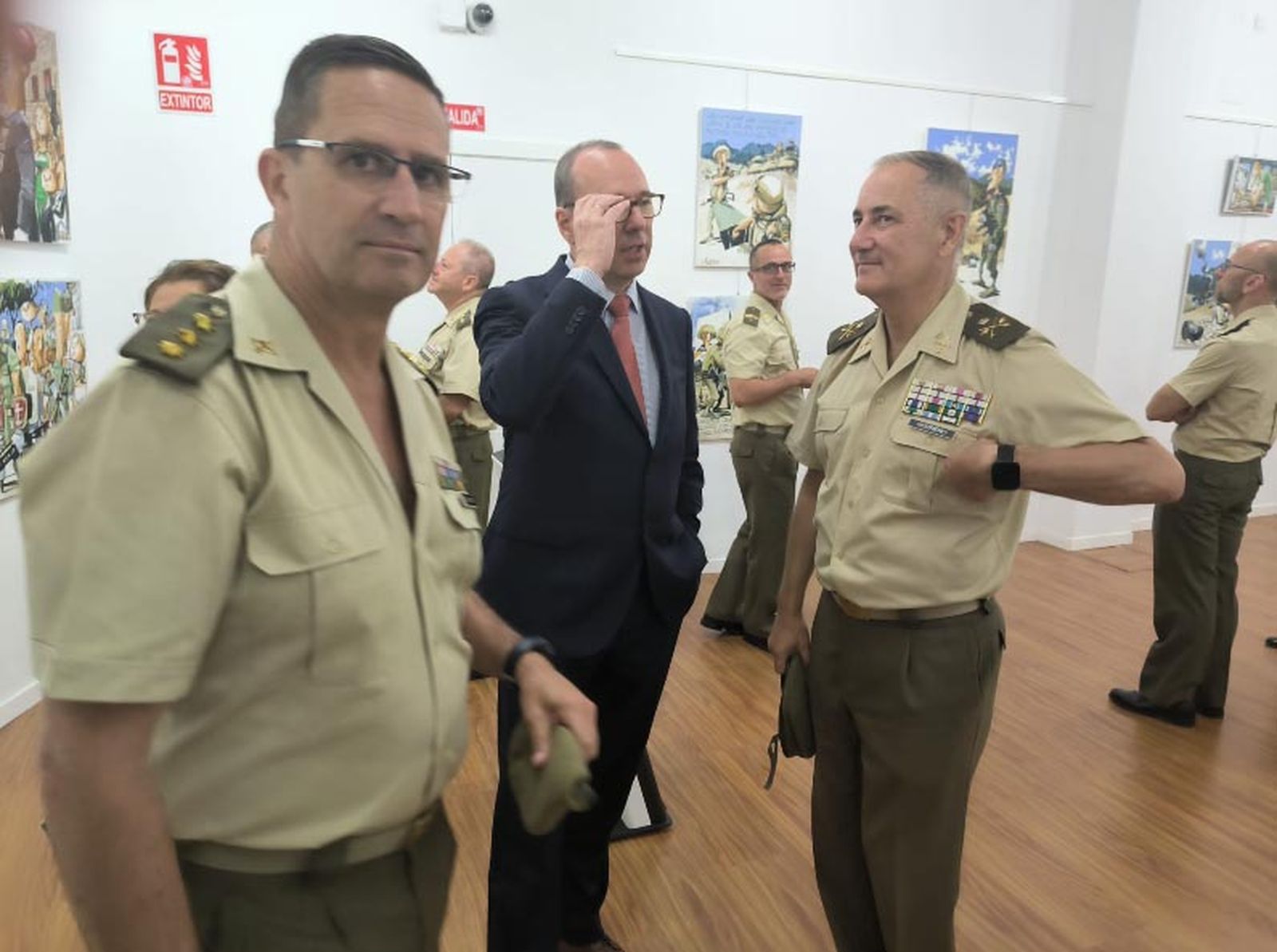 Esteban Guijarro plasma en 49 lienzos originales su visión del Ejército