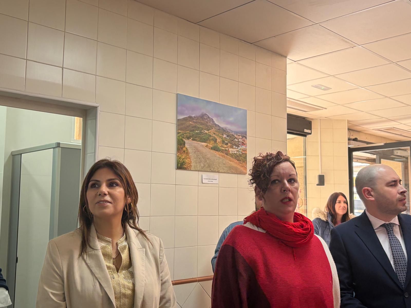 La exposición de fotos del proyecto Altaweia lleva “luz”, “orgullo” y “arte” al Mercado de Hadú