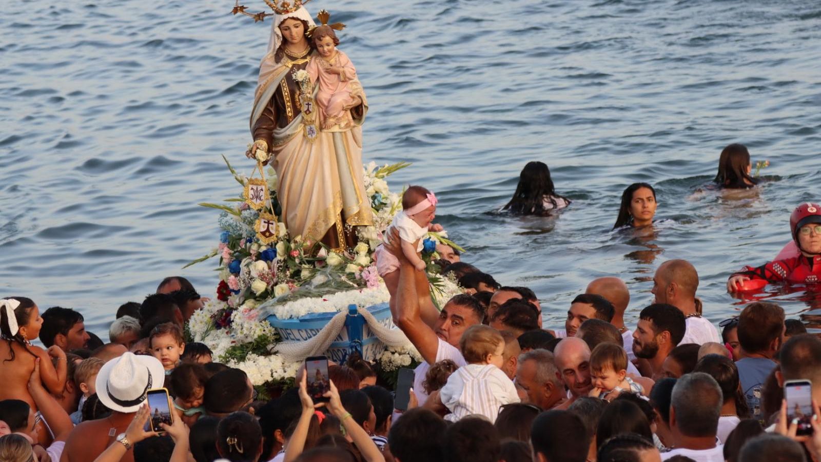 La Virgen del Carmen se volvió a encontrar con su pueblo