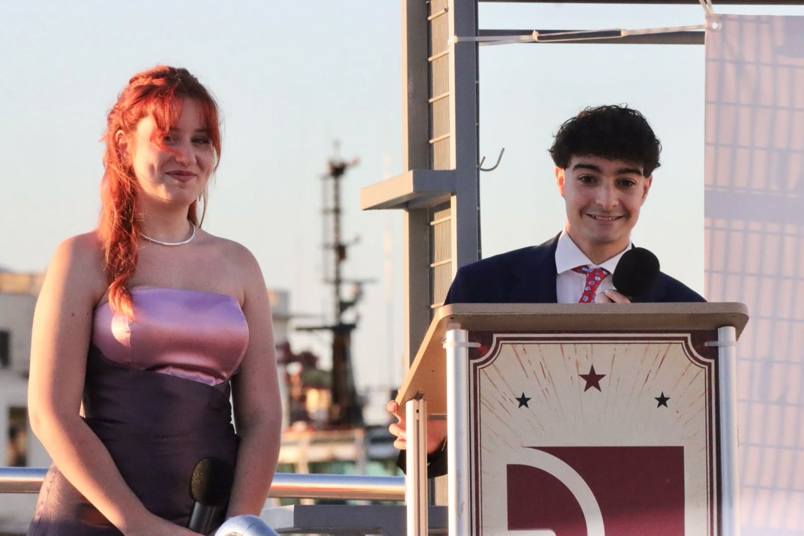 Los grupos de Bachillerato y de Gráfica Interactiva de la Escuela de Arte, graduados
