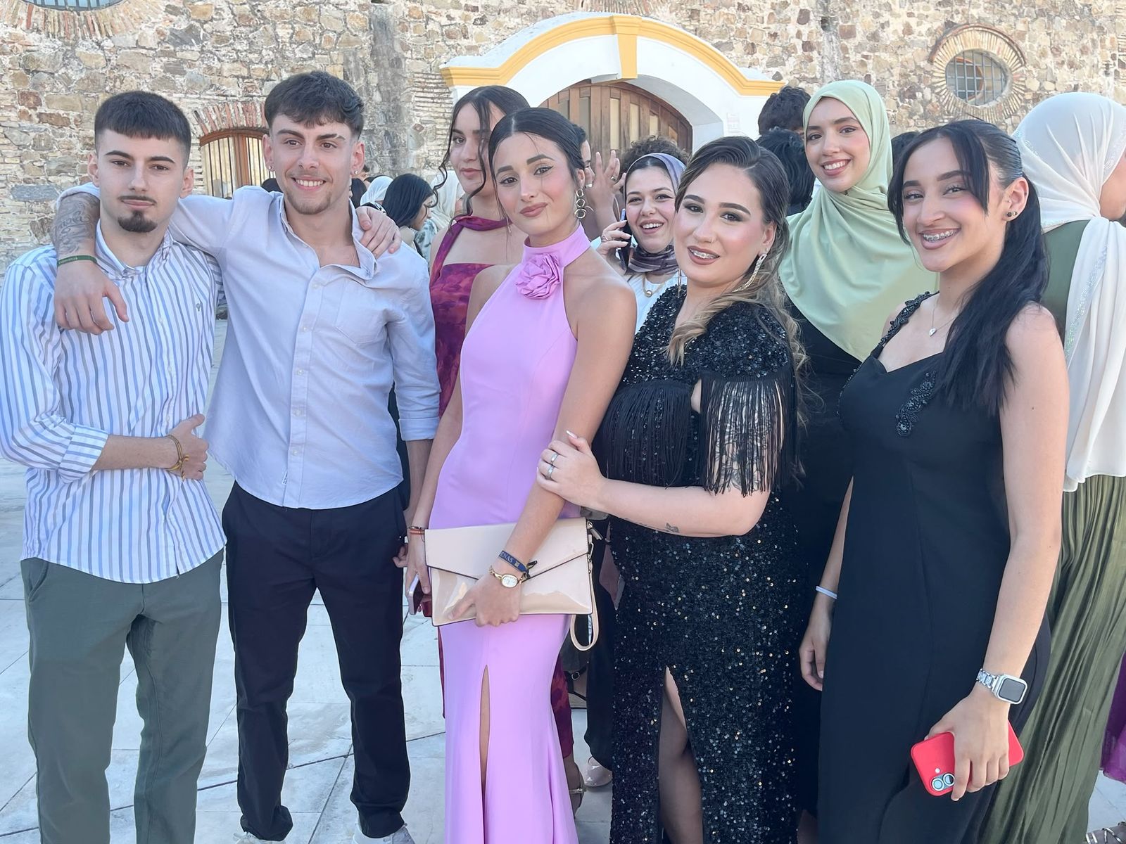 El Almina celebra un multitudinario acto de graduación de 300 alumnos