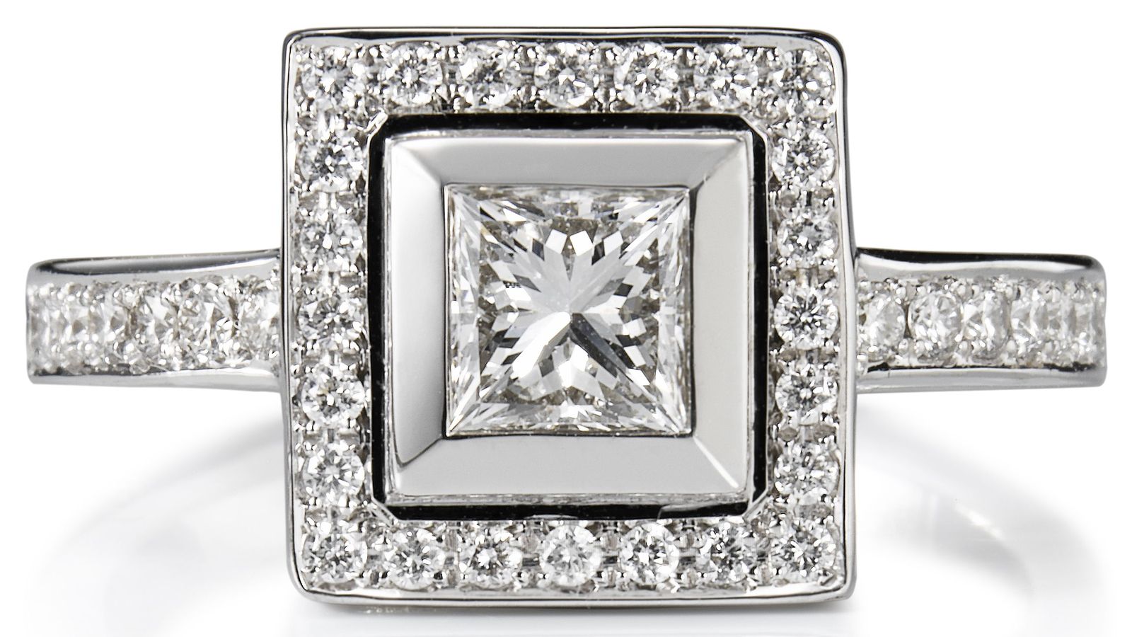 Chocrón reinterpreta su emblemática colección GeometriCh con nuevas joyas que persiguen el equilibrio estético entre lo racional y lo sensible Chocrón reinterpreta su emblemática colección GeometriCh con nuevas joyas que persiguen el equilibrio estético entre lo racional y lo sensible