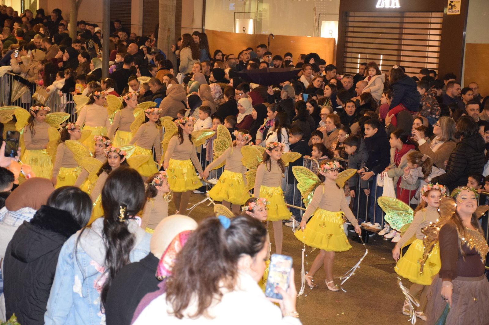 Los ceutíes se emocionan con la llegada de los Reyes Magos