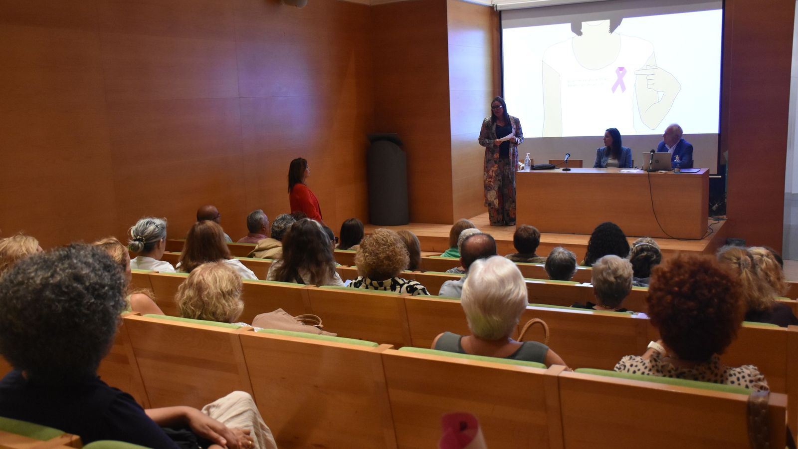 Jornadas sobre el cáncer de mama de ACMUMA por el Mes Rosa Jornadas sobre el cáncer de mama de ACMUMA por el Mes Rosa