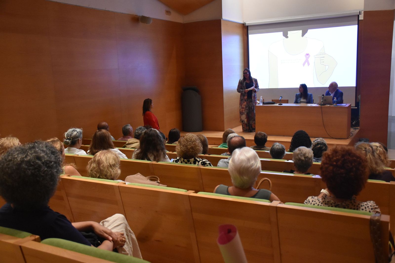 Jornadas sobre el cáncer de mama de ACMUMA por el Mes Rosa