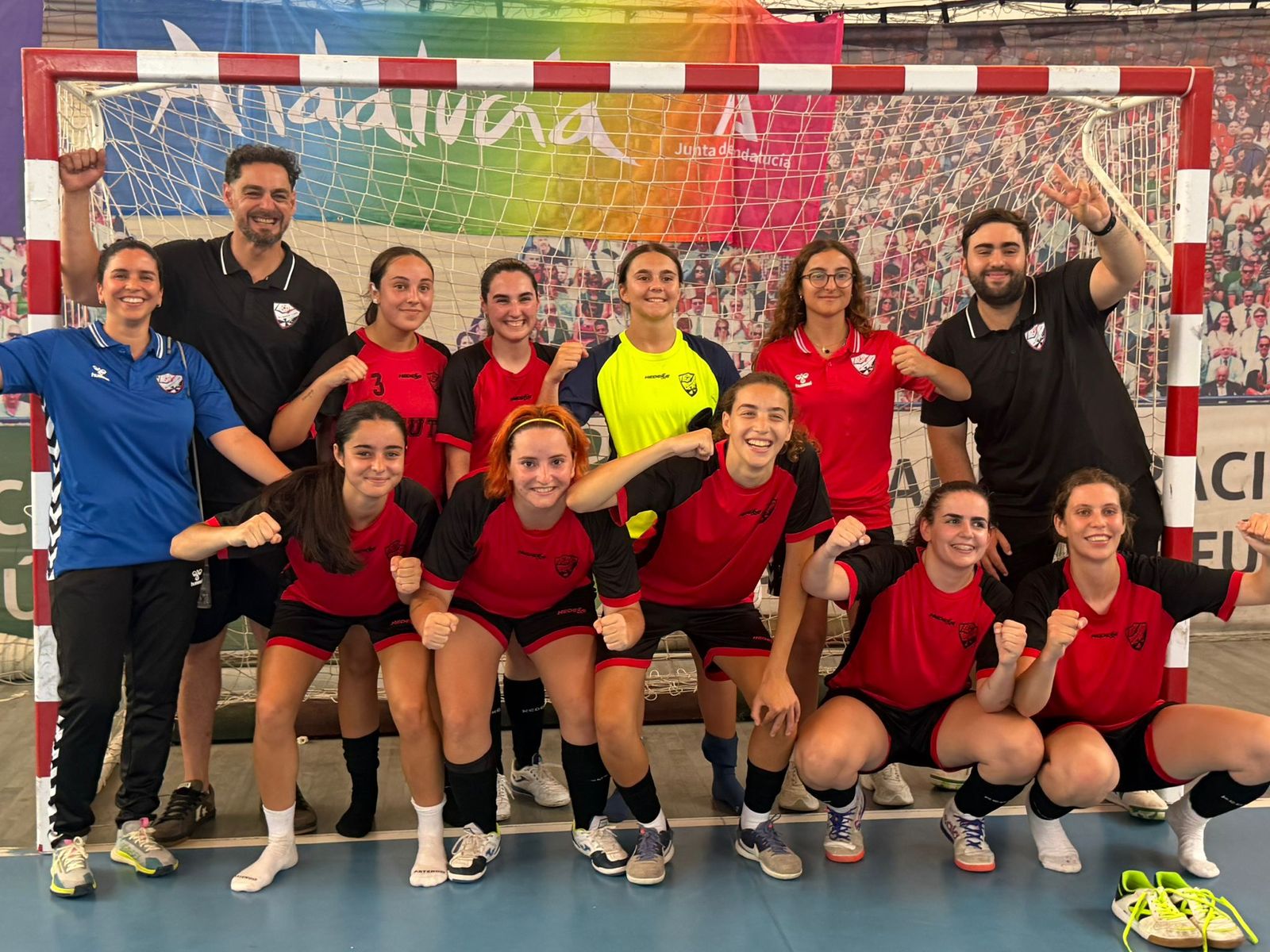 El equipo ceutí celebra el ascenso