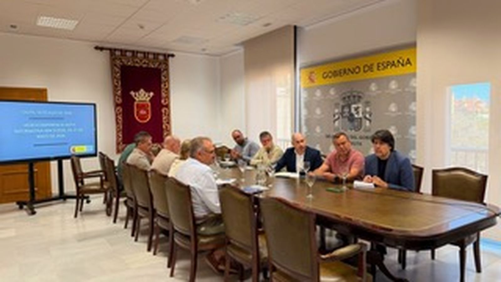 Reunión mantenida en la Delegación del Gobierno entre la institución y representantes del tejido empresarial ceutí y el sector aduanero