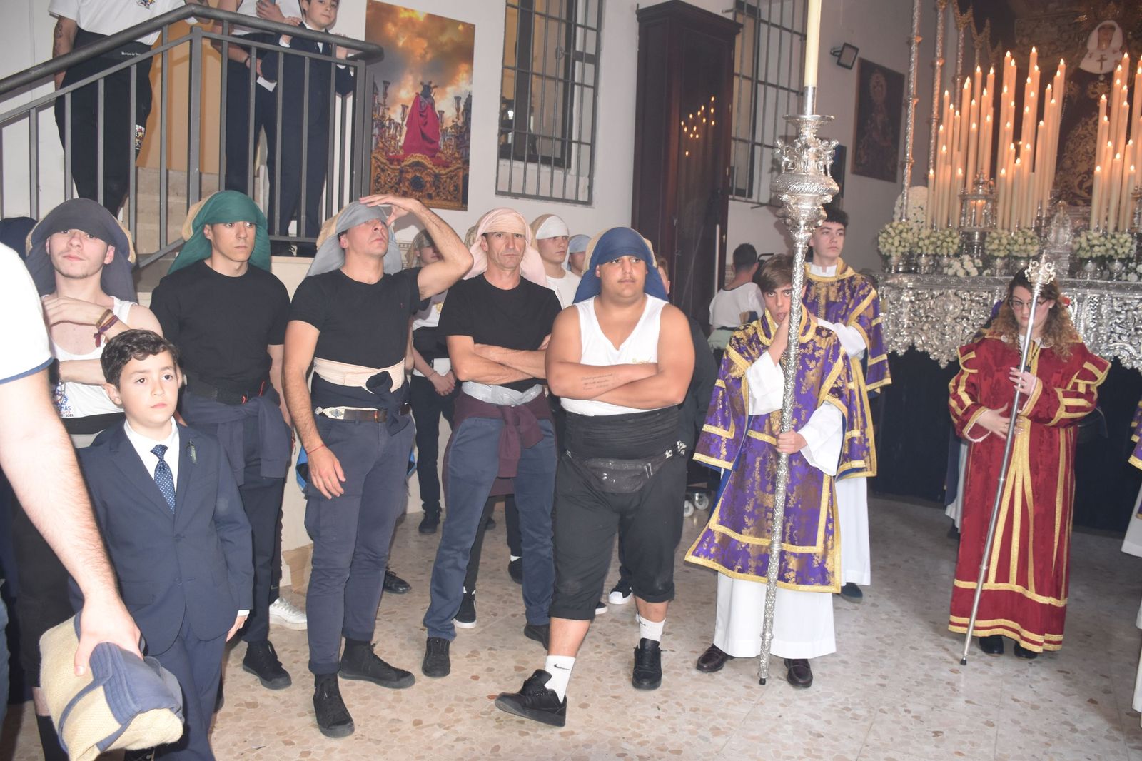 Aroma cofrade y estudiantil: Las Penas reina en el Jueves Santo