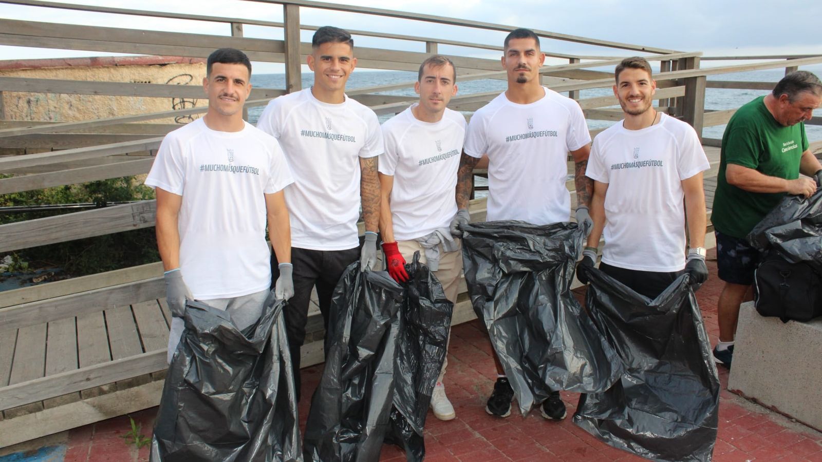 Fundación AD Ceuta FC y Asociación Ceuta Sin Plástico unidas por el medio ambiente