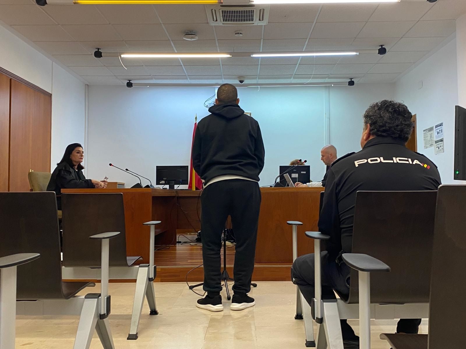 M.Y.M. reconoce los hechos ante el tribunal. M.Y.M. reconoce los hechos ante el tribunal.