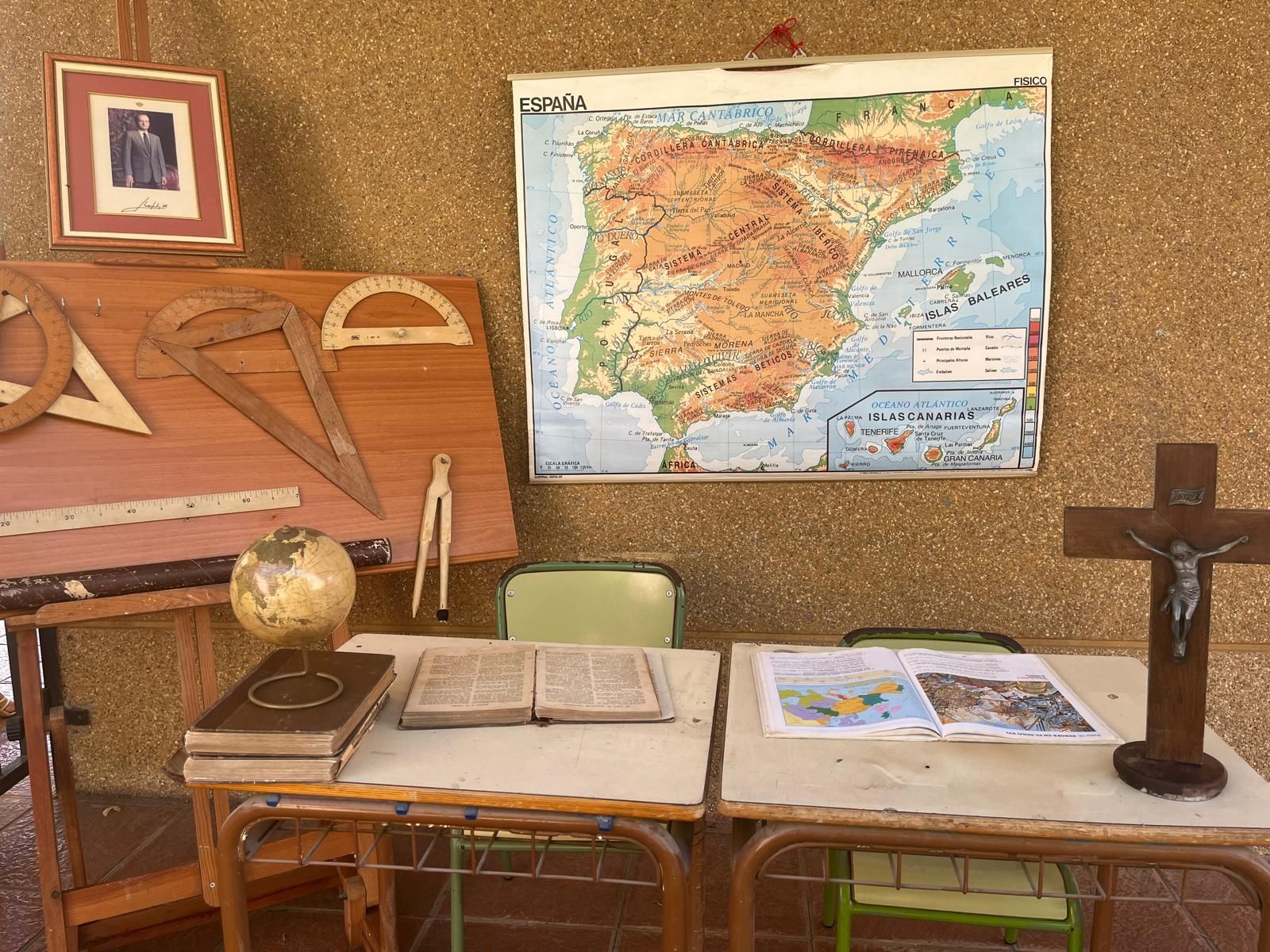 Antiguos alumnos de Juan XXIII y Sagrado Corazón convierten el Colegio San Daniel en un refugio de recuerdos
