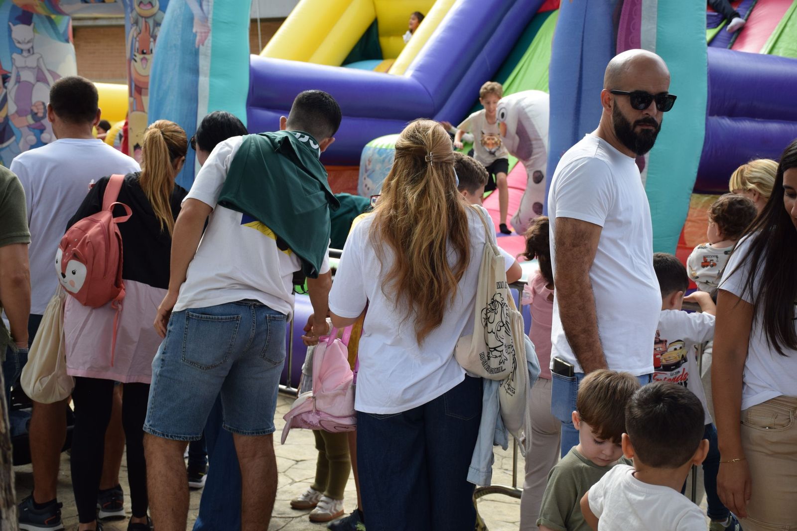 Ceuta celebra un Día de la Mochila multitudinario bajo un ambiente festivo y familiar Ceuta celebra un Día de la Mochila multitudinario bajo un ambiente festivo y familiar