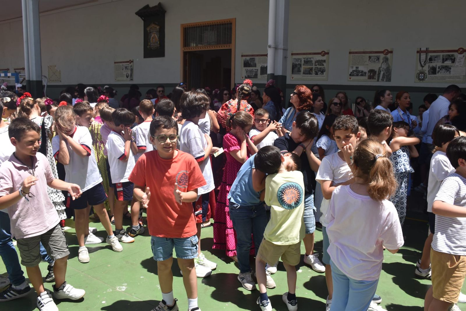 El Colegio de San Agustín disfruta de una feliz jornada solidaria con su Cruz de Mayo