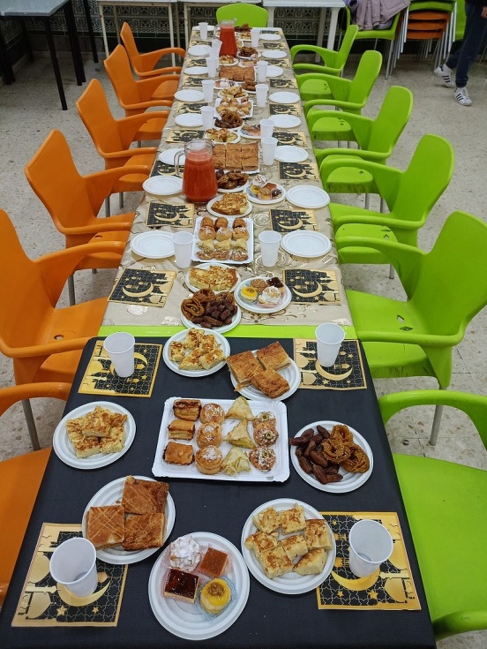 Iftar juvenil en Los Rosales. / FOTO CEDIDA