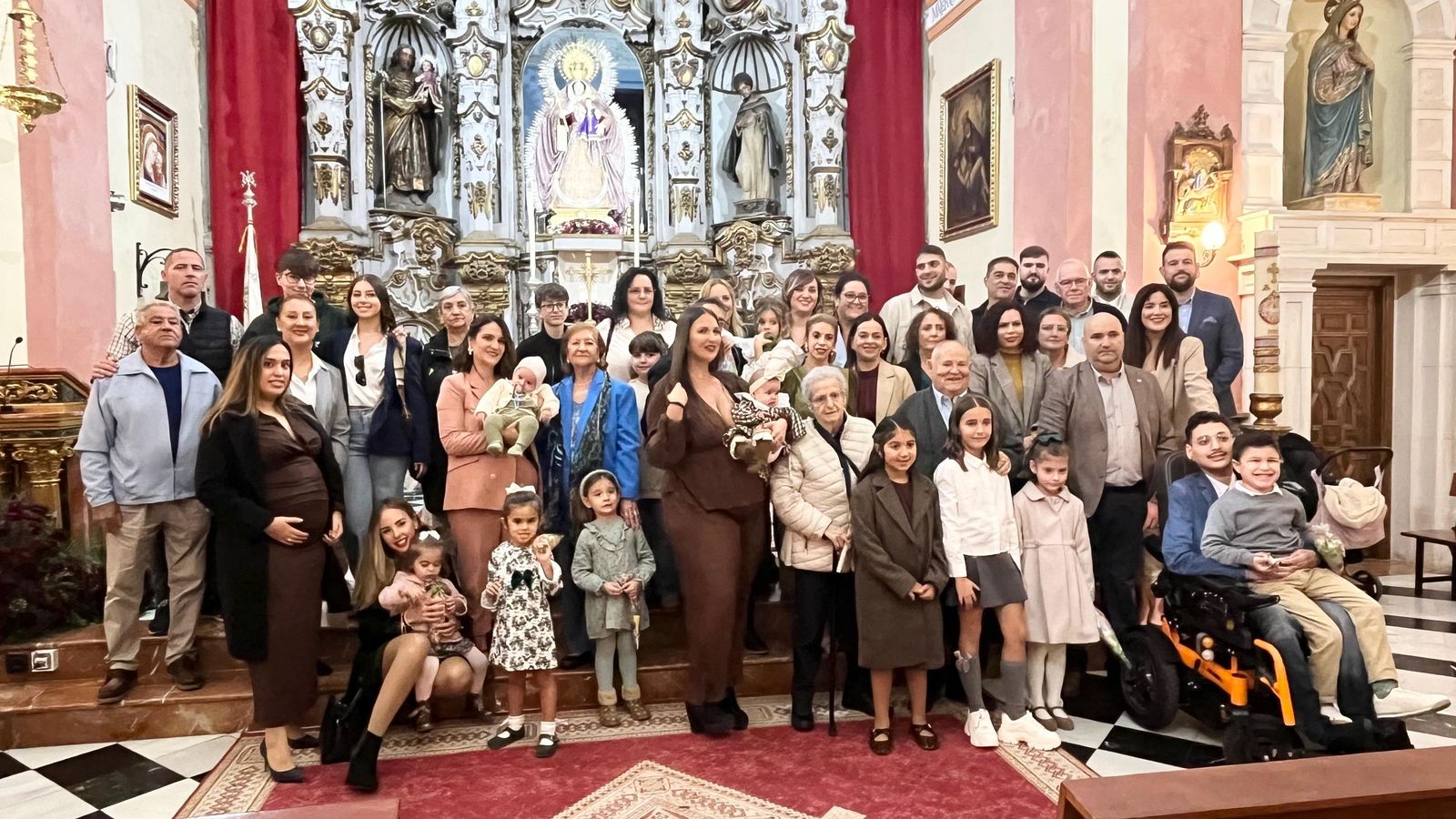 Mañana de bautizos en la parroquia de Nuestra Señora de Los Remedios