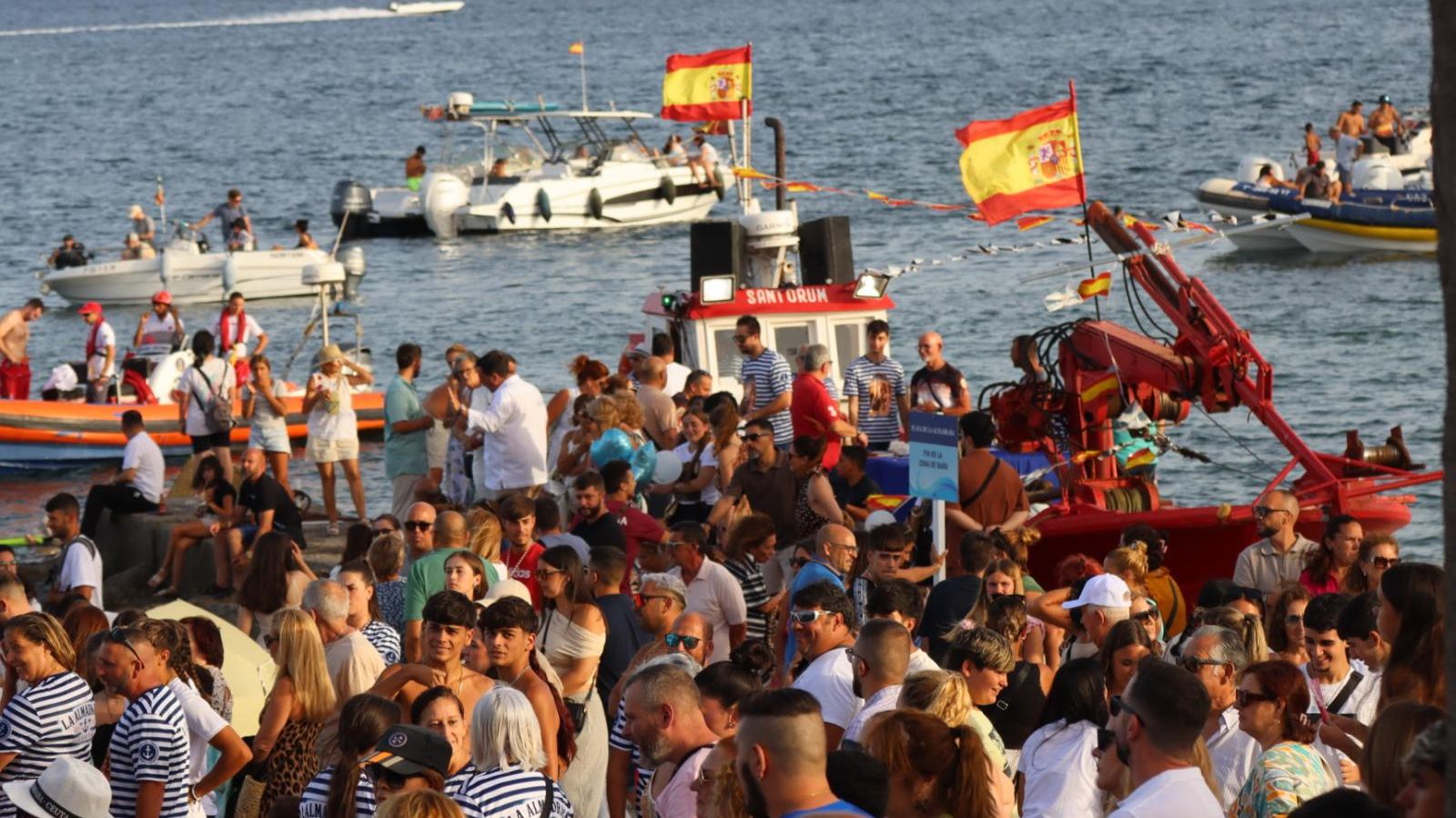La Virgen del Carmen se volvió a encontrar con su pueblo