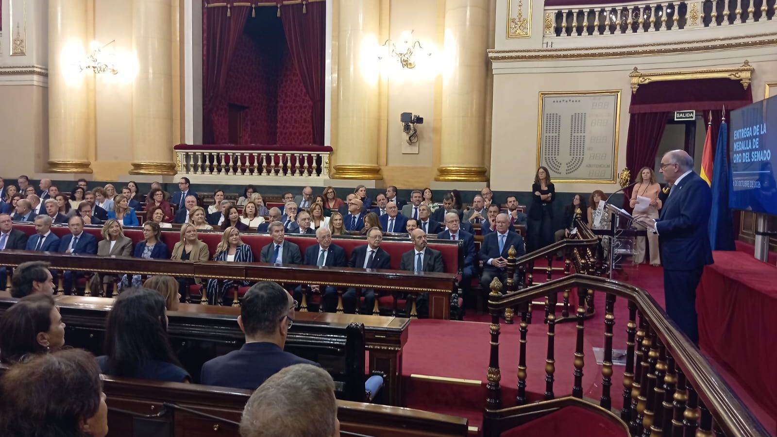 Benigno Pendás, de la Academia de Ciencias Morales y Políticas, dirige su discurso al hemiciclo