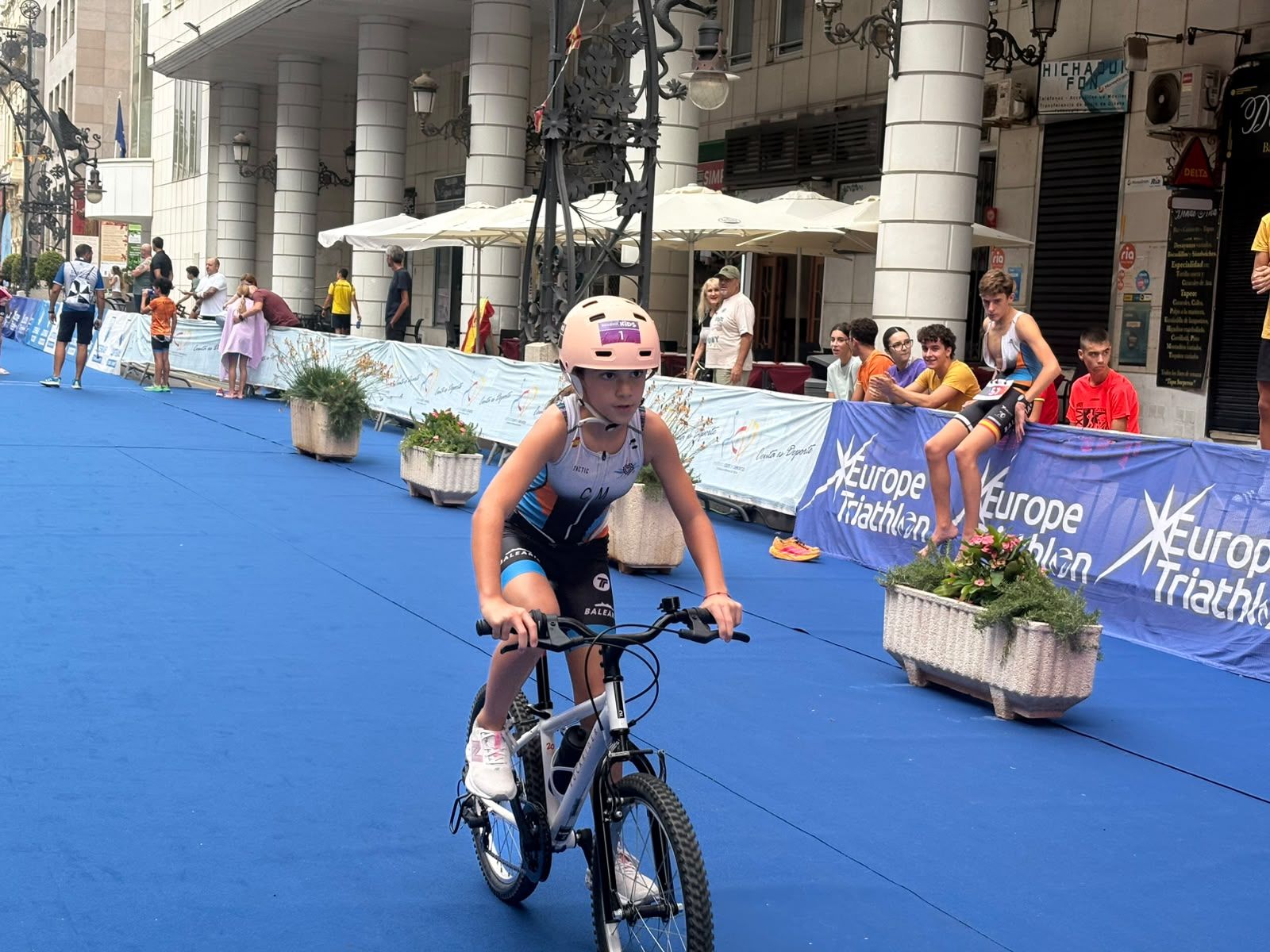 Los aficionados al triatlón en Ceuta se reúnen para participar en el Acuatlón Popular 'Juan Mur' y en la Phoenix Kids Triathlon