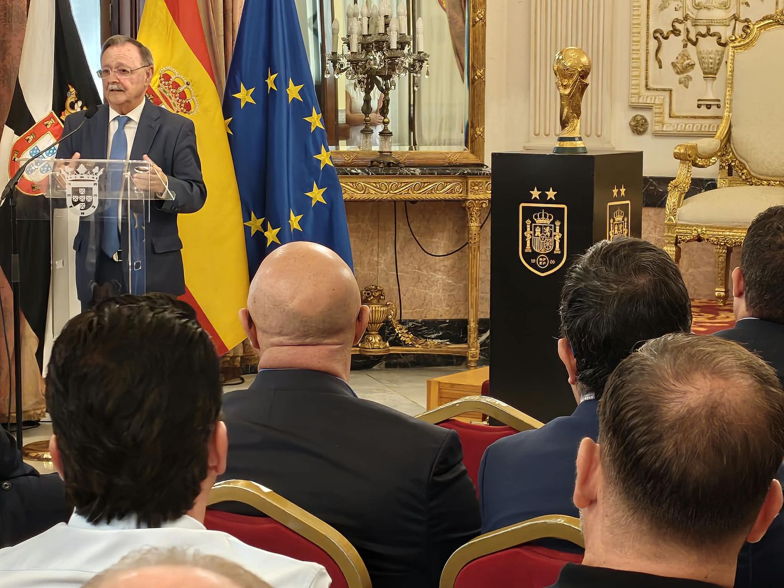 Ceuta, la primera ciudad que acoge la gira del trofeo de la Copa del Mundo