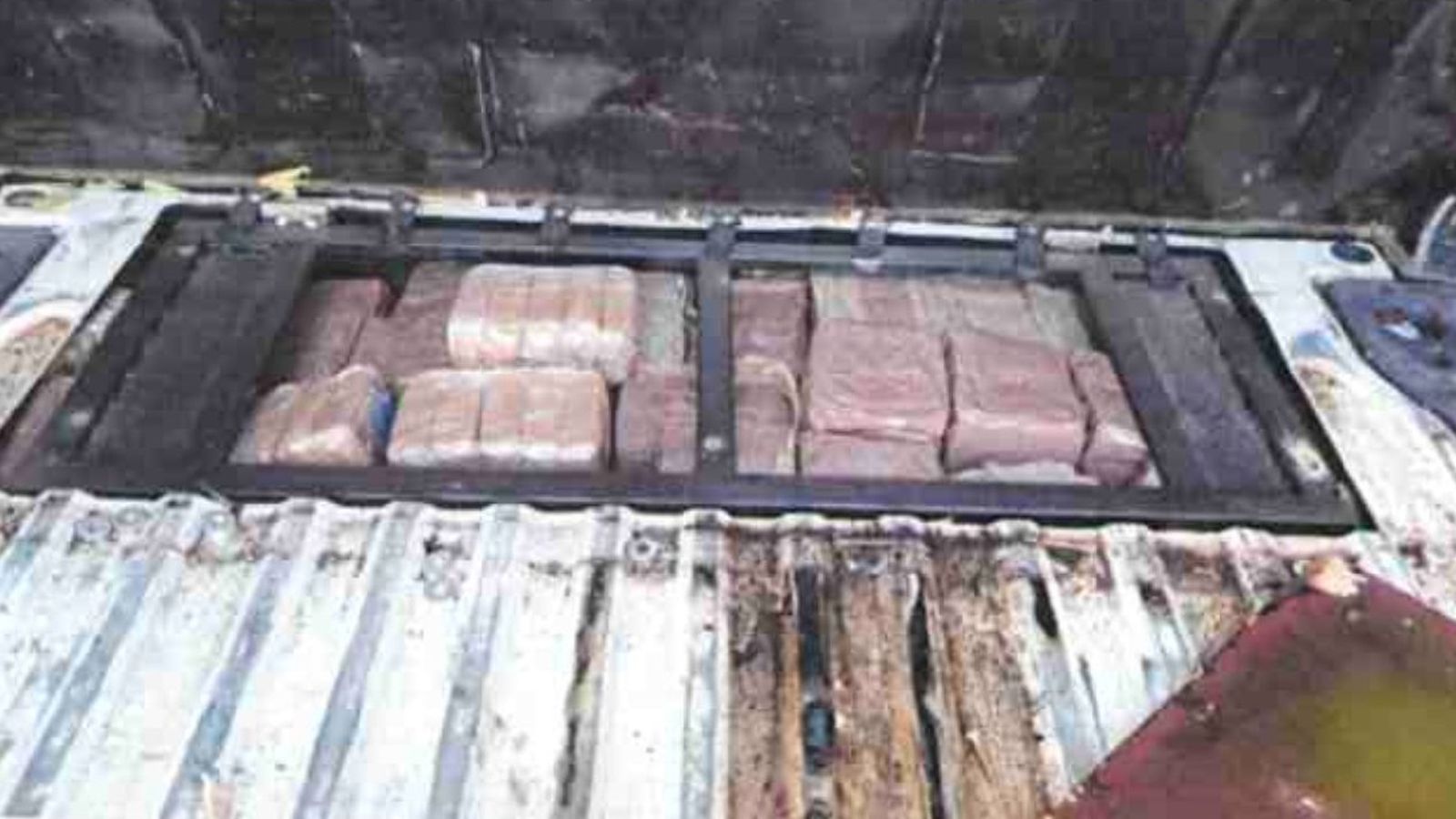 El 15 de marzo de 2025 fueron aprehendidos 55 kilos de hachís ocultos en el doble fondo hidráulico. / FOTO REDACCIÓN