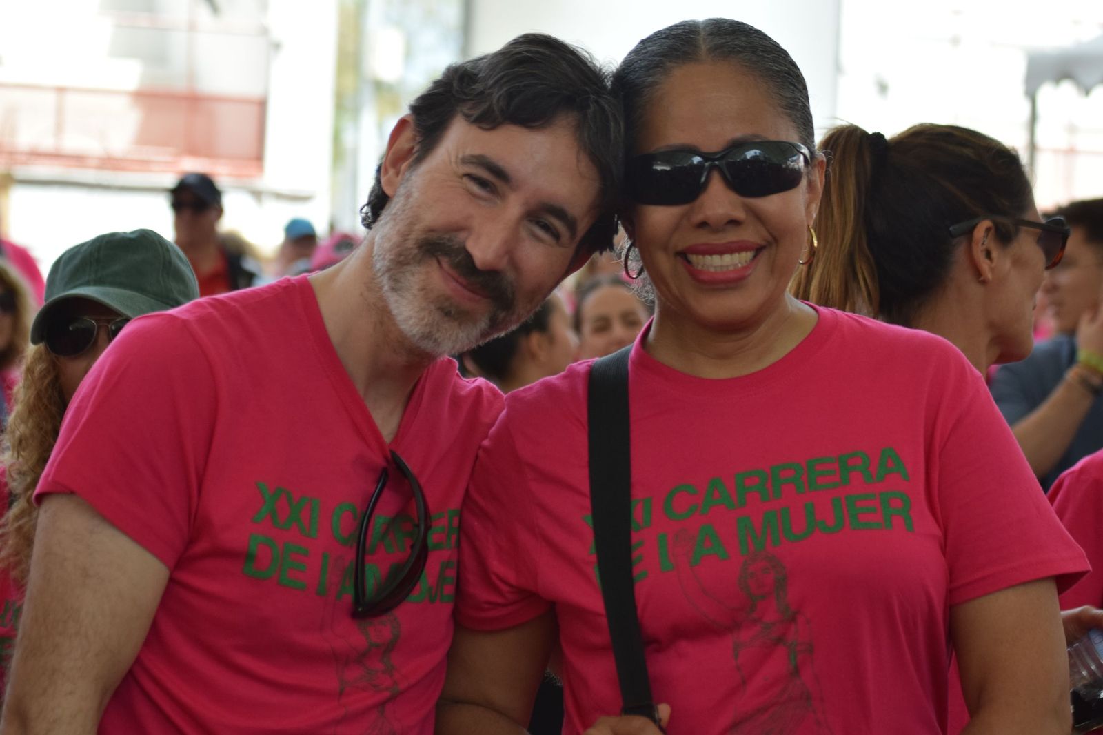 Ceuta se viste de rosa para abrazarse a la vida