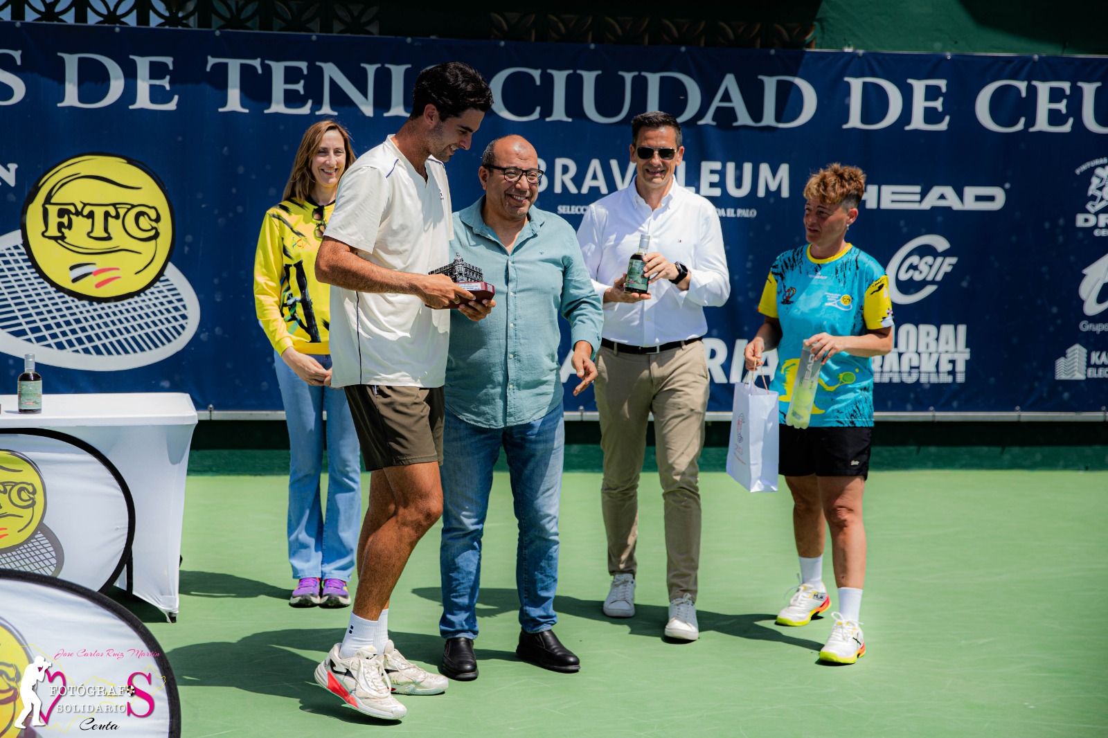 Entrega de trofeos de los primeros clasificados del 'Torneo'