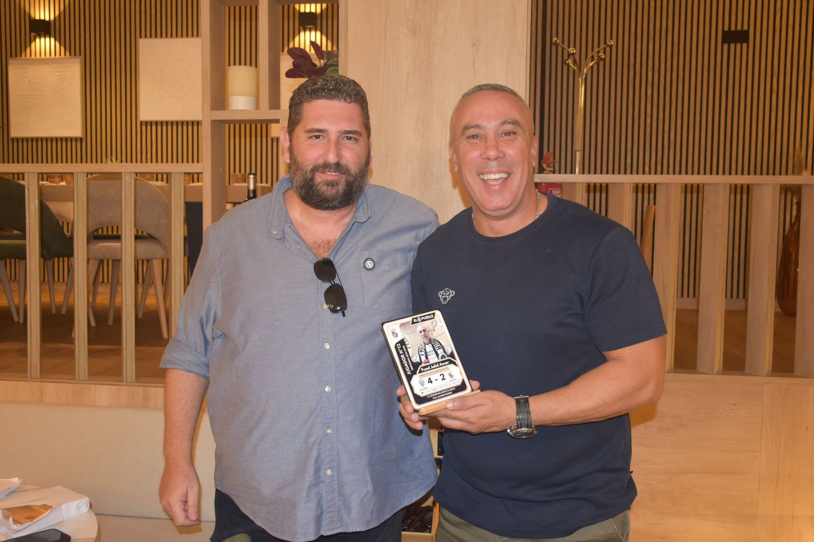 El Pueblo de Ceuta reúne a sus ‘Jugadores nº12’ y convierte su pasión por el Ceuta en cromos